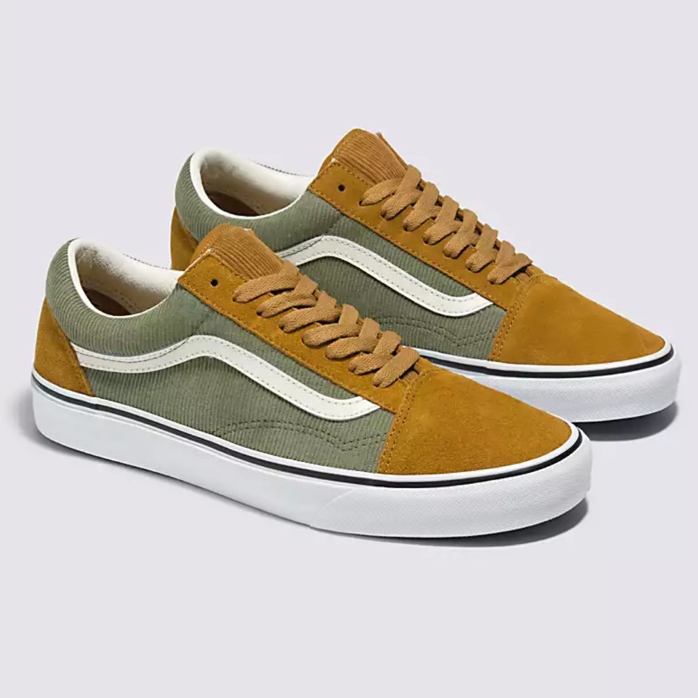 Vans Men’s Old Skool
Mini Cord Green/Brown
VN000ZNIT20A
Sneakers
Corduroy Shoe - Picture 2 of 16